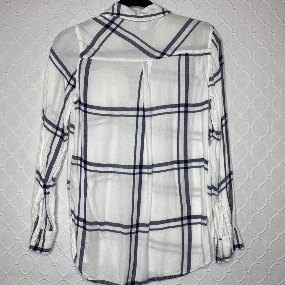 Old Navy Women's Light Flannel Classic Shirt - Picture 5 of 5